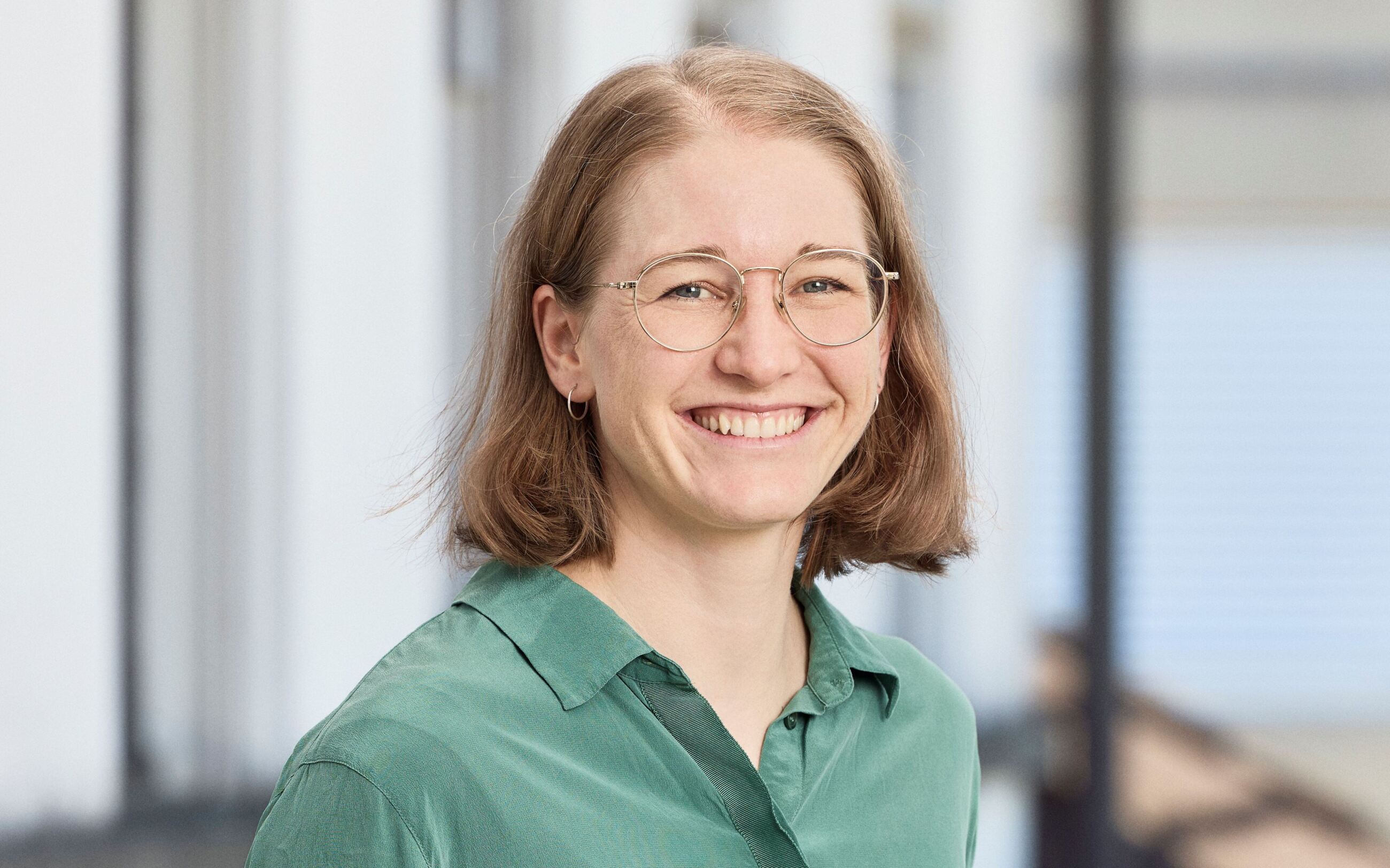 <p><strong>Isabelle Vieli</strong> verantwortet bei der ABS seit zweieinhalb Jahren die nichtfinanzielle Berichterstattung im Kreis Nachhaltigkeit. Sie verfügt über einen Master of Science in Klimawissenschaften und ein CAS in Management und Umwelt.</p>