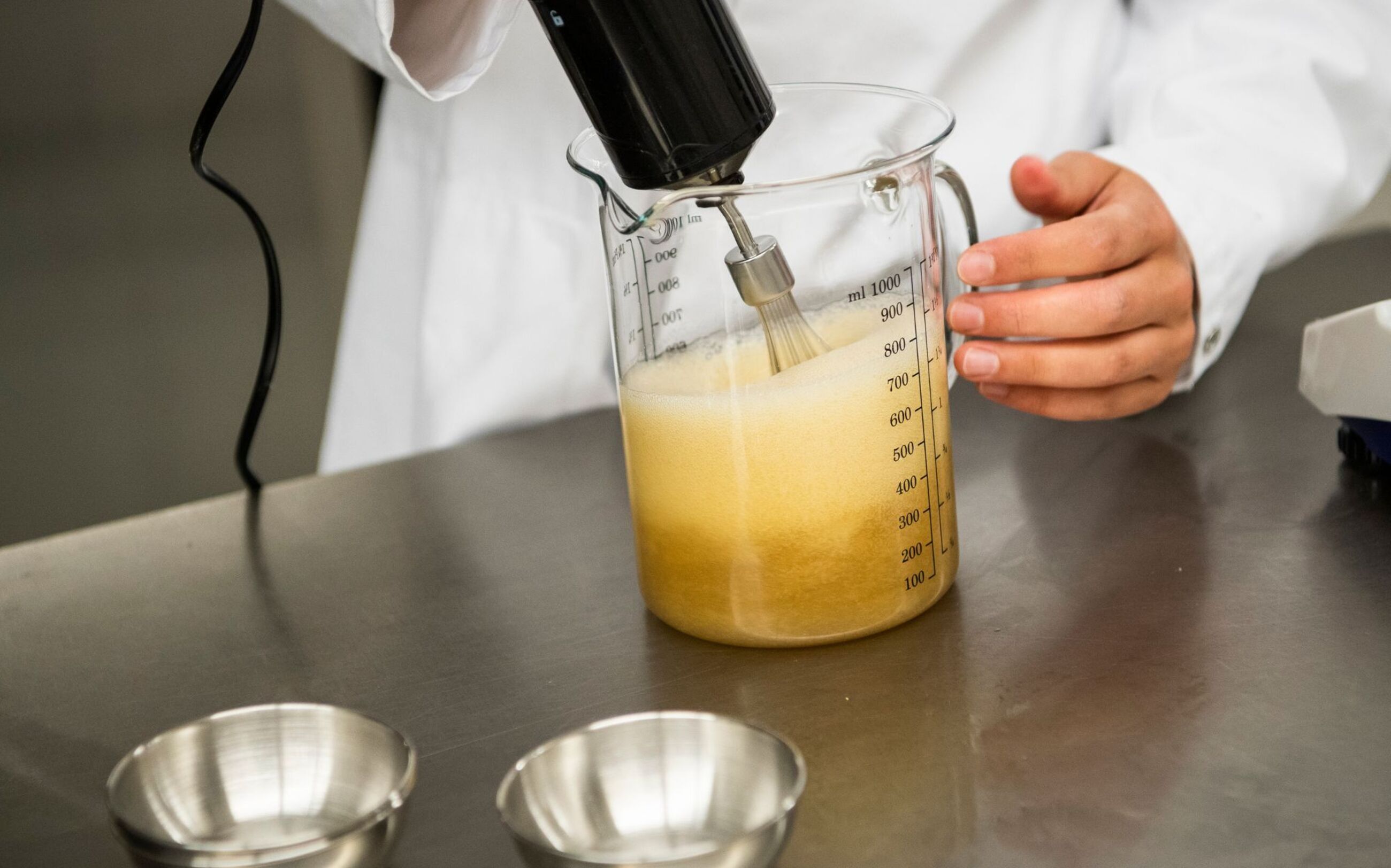 <p>L’aquafaba en test de laboratoire</p>